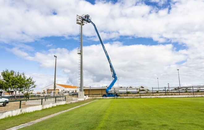 Câmara de Sines remodela iluminação do Estádio Municipal
