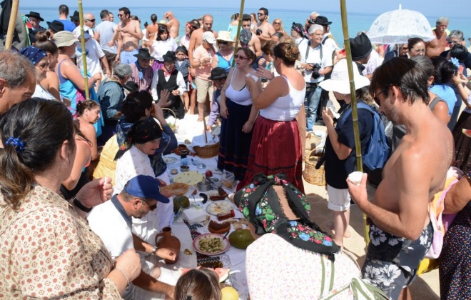 Festa que recria Banho de São Romão regressa à Costa de Santo André