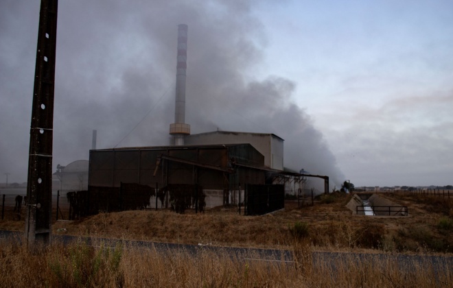 Incêndio deflagra em fábrica de bagaço de azeitona em Ferreira do Alentejo