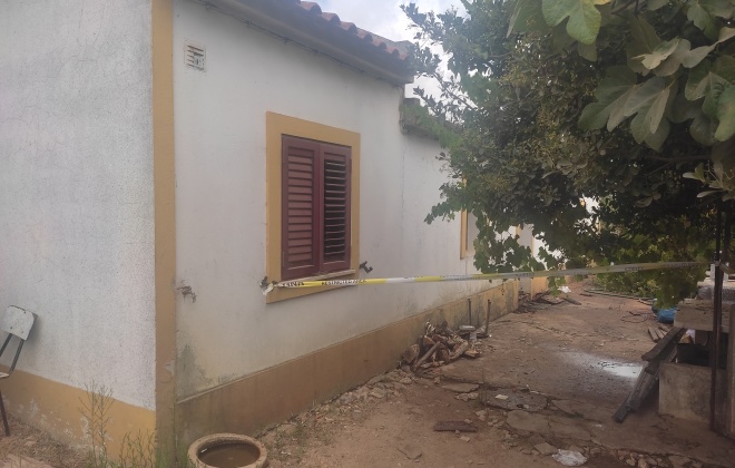 Incêndio destrói habitação e provoca dois desalojados em Cercal do Alentejo