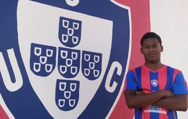 União de Santiago contrata três jogadores estrangeiros