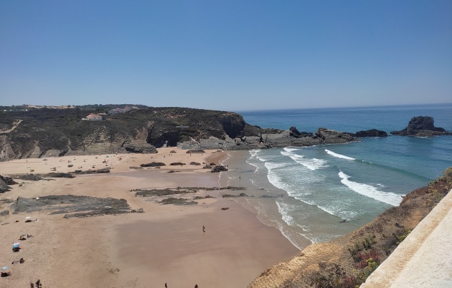 Já foi levantada interdição a banhos na praia da Zambujeira do Mar em Odemira