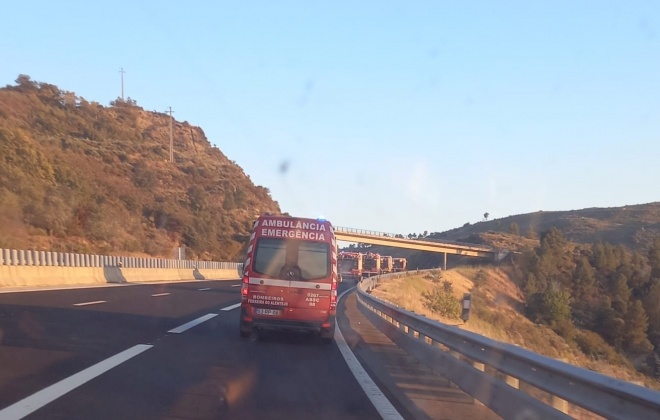 Bombeiros do Alentejo empenhados no combate ao incêndio em Ourém