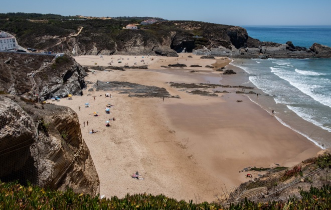 Levantada interdição a banhos na praia da Zambujeira do Mar em Odemira