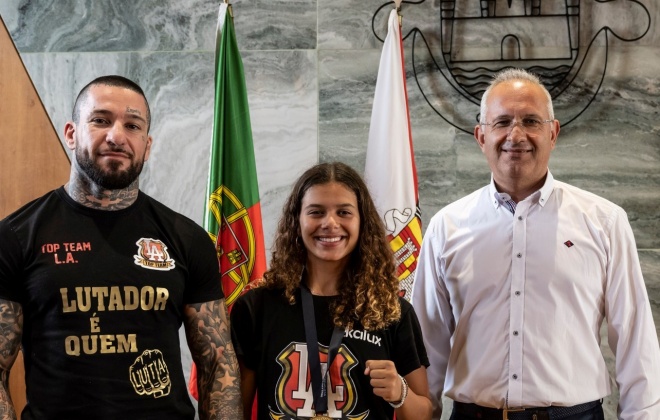 Rosa Gomes campeã nacional de Muaythai foi recebida na Câmara Municipal de Sines
