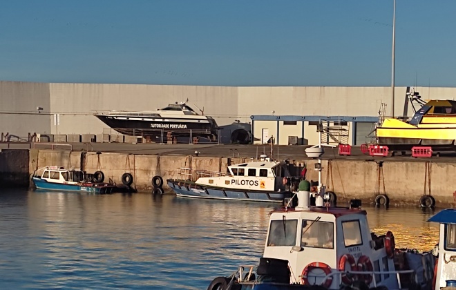 Greve dos pilotos de barra e portos com adesão de 100% em Sines - Sindicato