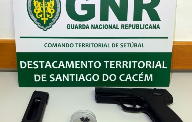 Jovem detido em V.N. de Santo André por posse de arma proibida