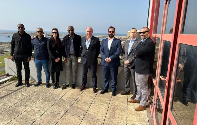 Administração do Porto de Sines recebe comitiva do Porto de Luanda