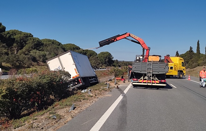 Despiste de camião condiciona trânsito na A2 em Alcácer do Sal