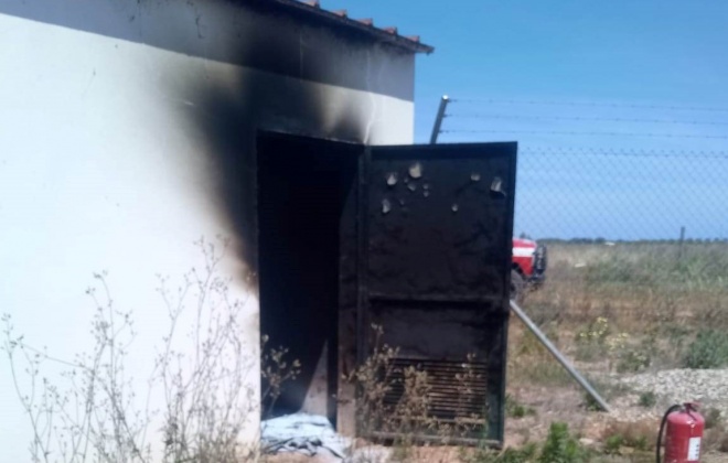 Incêndio destruiu parte elétrica de central fotovoltaica particular em Alvalade