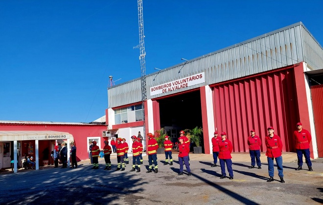 Bombeiros de Alvalade comemoraram 22 anos com promoções e condecorações