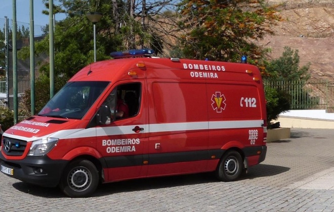 Colisão entre três carros provoca ferimentos a criança de 11 anos em Odemira