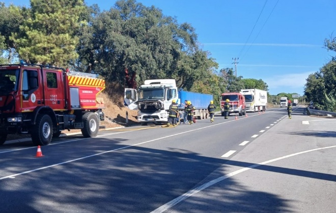 Incêndio provoca danos ligeiros em pesado de mercadorias no IC1 em Alcácer do Sal