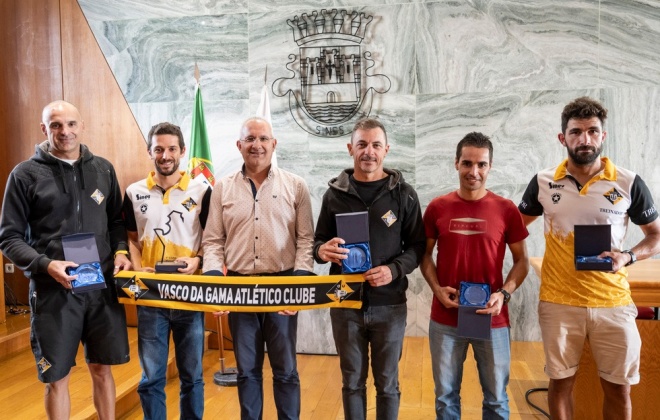 Atletas de triatlo do Vasco da Gama foram recebidos na Câmara Municipal de Sines