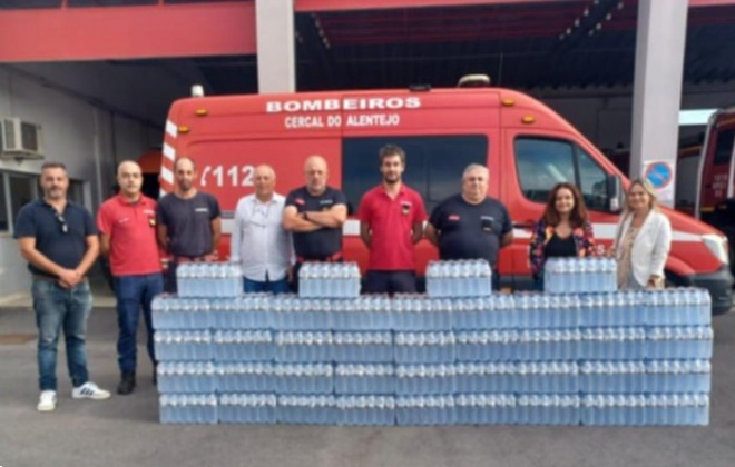 Rotary Club de Sines ofereceu 960 garrafas de água aos Bombeiros de Cercal do Alentejo