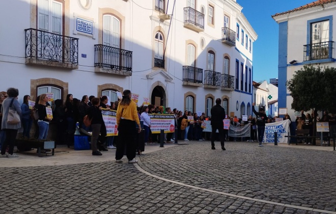 Professores e trabalhadores não docentes manifestaram-se em Odemira