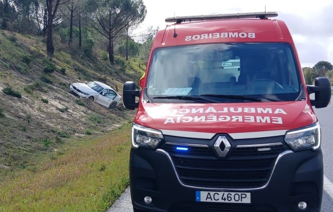 Despiste provoca dois feridos na A2 em Alcácer do Sal