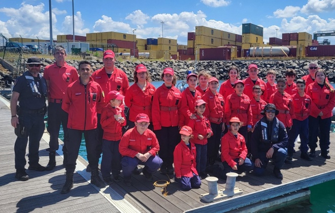 Escola de Infantes e Cadetes dos Bombeiros de Odemira visitaram a Capitania do Porto de Sines
