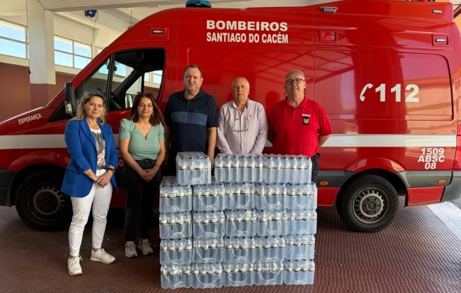 Rotary Club de Sines oferece 552 garrafas de água aos Bombeiros de Santiago do Cacém