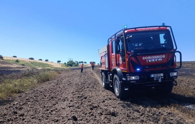 Bombeiros combateram incêndio rural em Alcácer do Sal