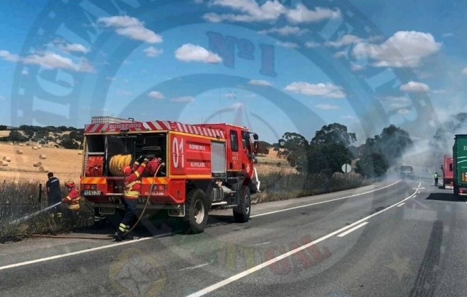 Bombeiros combateram incêndio junto do IC1 no concelho de Ourique