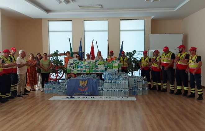 Bombeiros de Alcácer do Sal receberam a doação de 820 litros de leite e perto de 2.000 litros de água