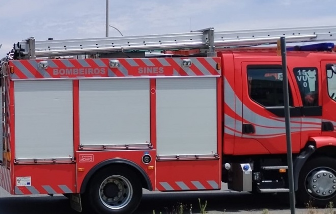 Colisão entre mota e carro provoca um ferido grave e um ligeiro em Porto Covo