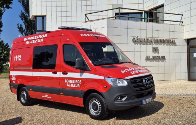Câmara Municipal de Aljezur ofereceu ambulância ao seu corpo de bombeiros (com áudio)