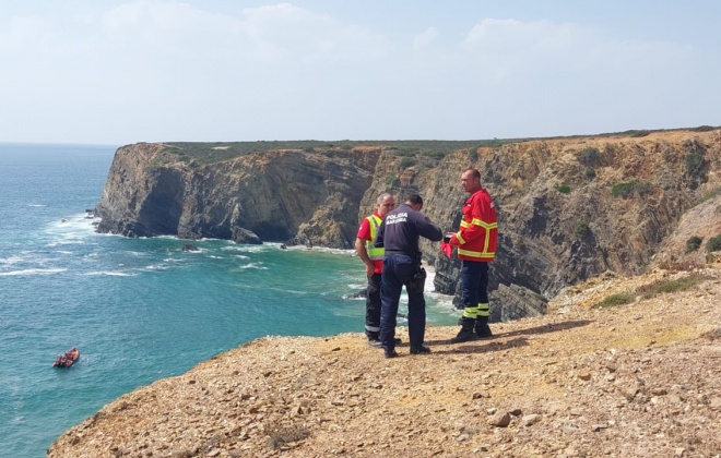 Um homem de 30 anos foi resgatado ontem à tarde na praia do Tonel em Odemira
