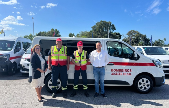 Bombeiros de Alcácer do Sal recebem duas novas ambulâncias