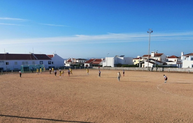Campo de futebol de Porto Covo vai receber um relvado sintético
