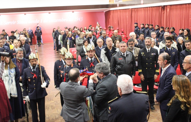 Bombeiros de Sines receberam Crachá de Cidadania e Mérito (com áudio)