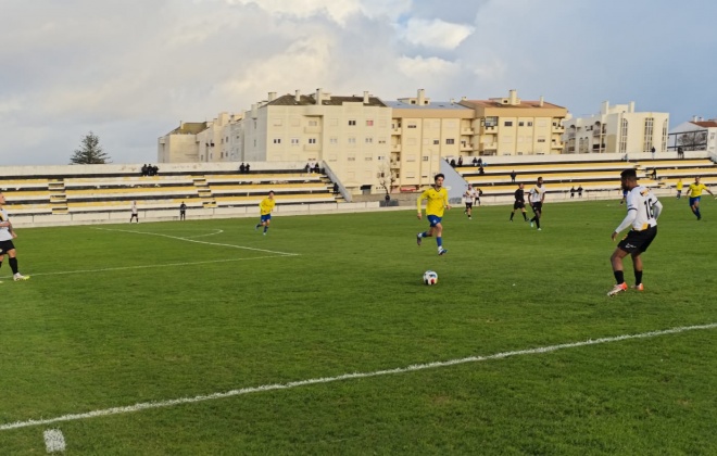 Vasco da Gama de Sines recebeu e venceu o Charneca da Caparica por 3-2 (com áudio)