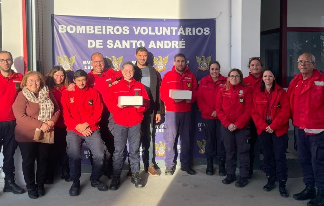 Junta de Freguesia de Santo André oferece Bolos-Rei a várias instituições