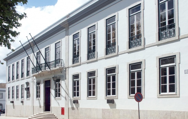 Câmara de Santiago do Cacém apoia obras em habitações