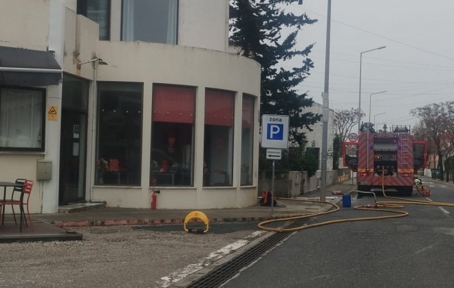 Incêndio urbano provoca um ferido ligeiro em Sines