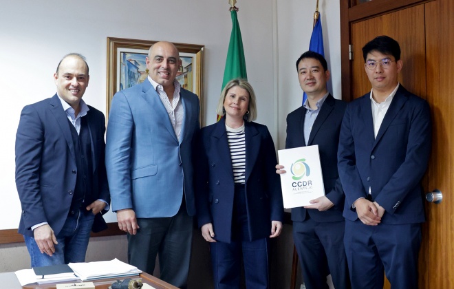 Fábrica de baterias em Sines recebe título digital de instalação