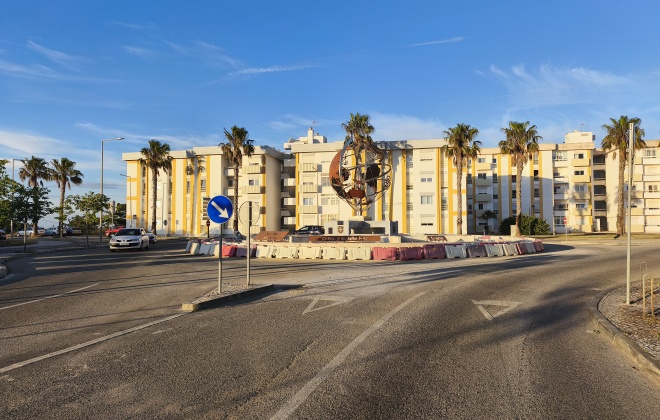 Já reabriu a rotunda situada entre a Avenida Dom Pedro e a Avenida General Humberto Delgado em Sines