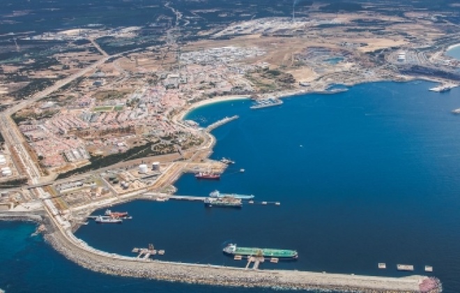 Terminais e serviços do Porto de Sines estão a funcionar com normalidade