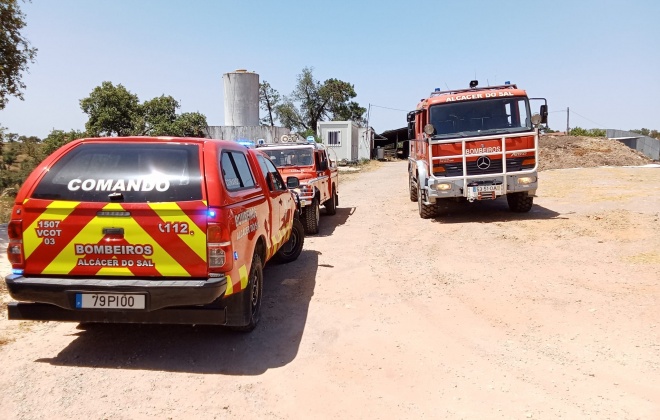 Incêndio consumiu área de pasto e mato no concelho de Alcácer do Sal