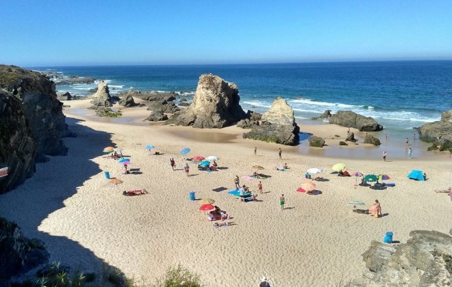 APA lança concurso de 257 mil euros para estabilizar arribas na praia da Samouqueira em Porto Covo