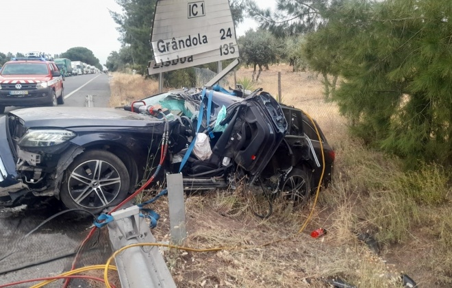 Despiste provoca um ferido grave no IC1 em Ermidas-Sado