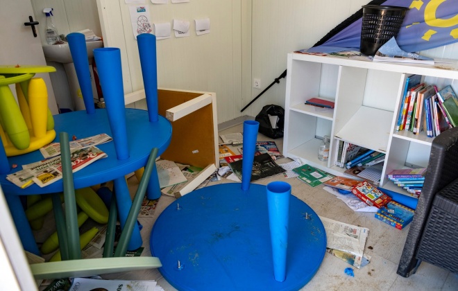 BiblioPraia e Centro Azul na Praia Vasco da Gama encerrados após atos de vandalismo